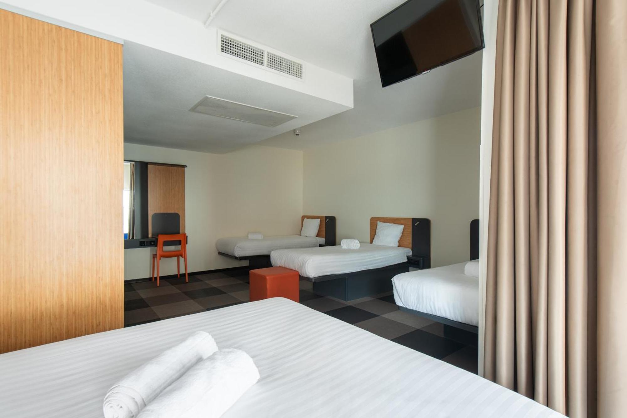 Easyhotel Scheveningen 2*