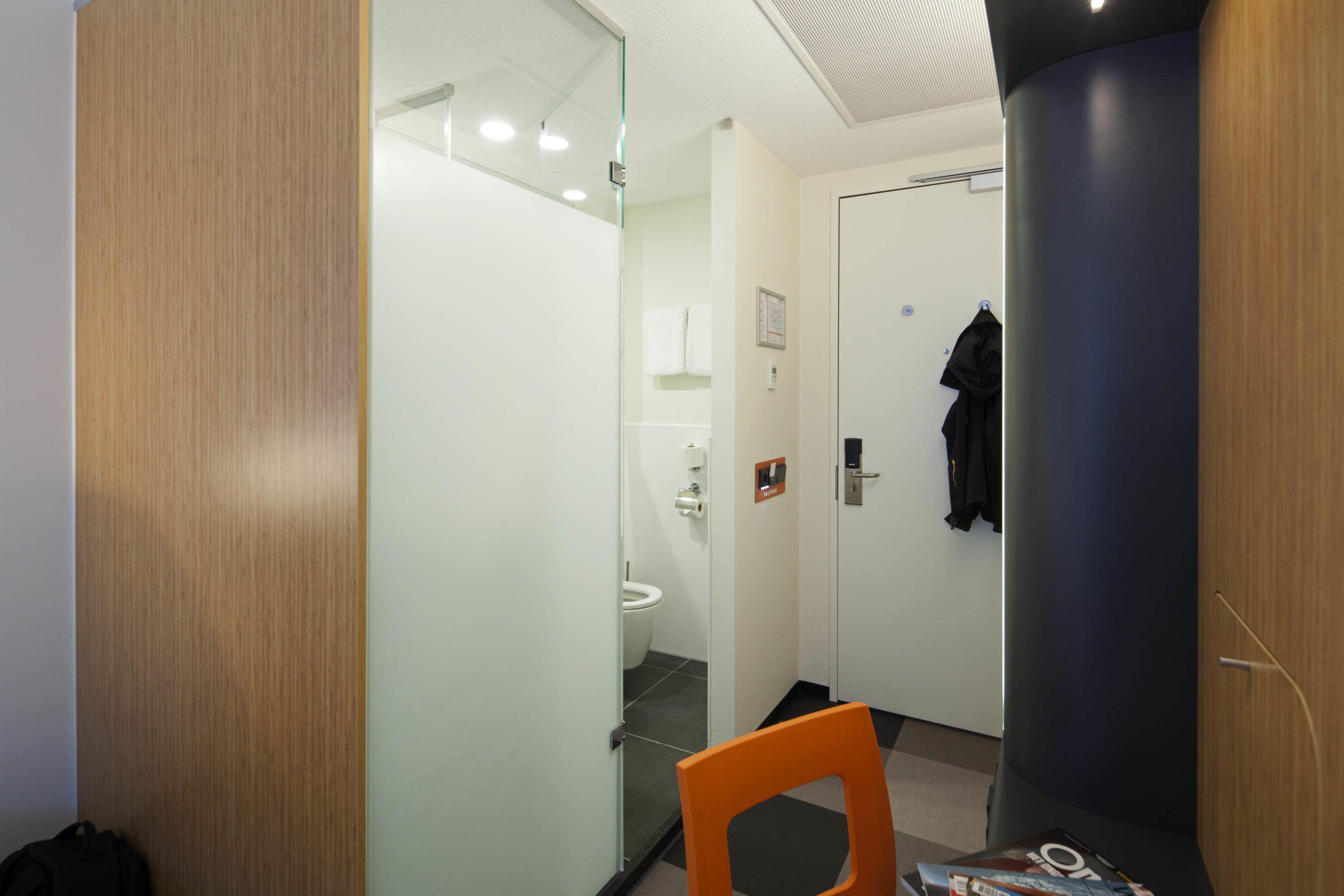 Easyhotel Scheveningen 2*